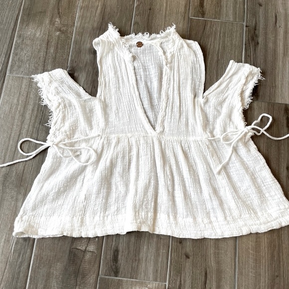 Free People Tops - Free People One Delicate White Cold Shoulder Top